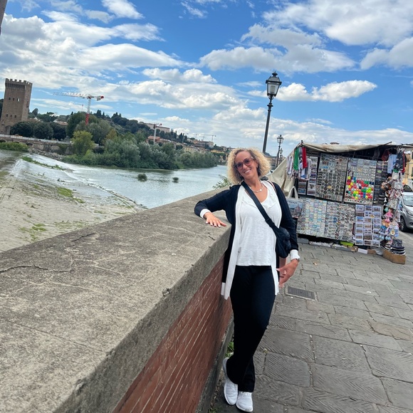 Meet your Posher, Gena - Picture 1 of 1